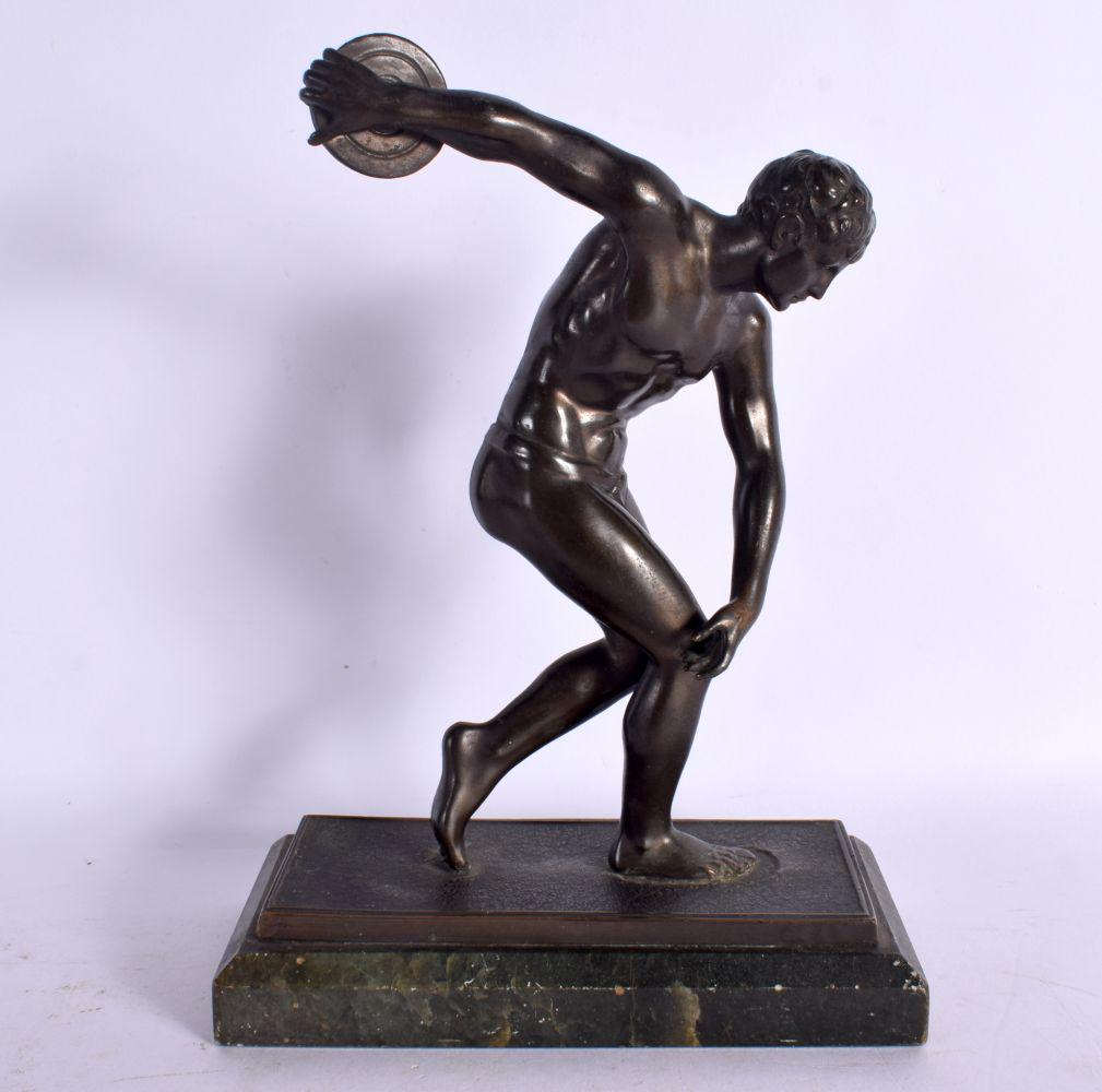 A 19TH CENTURY EUROPEAN BRONZE GRAND TOUR FIGURE OF THE DISCUS THROWER. 21 cm x 14 cm. (1 of 4)