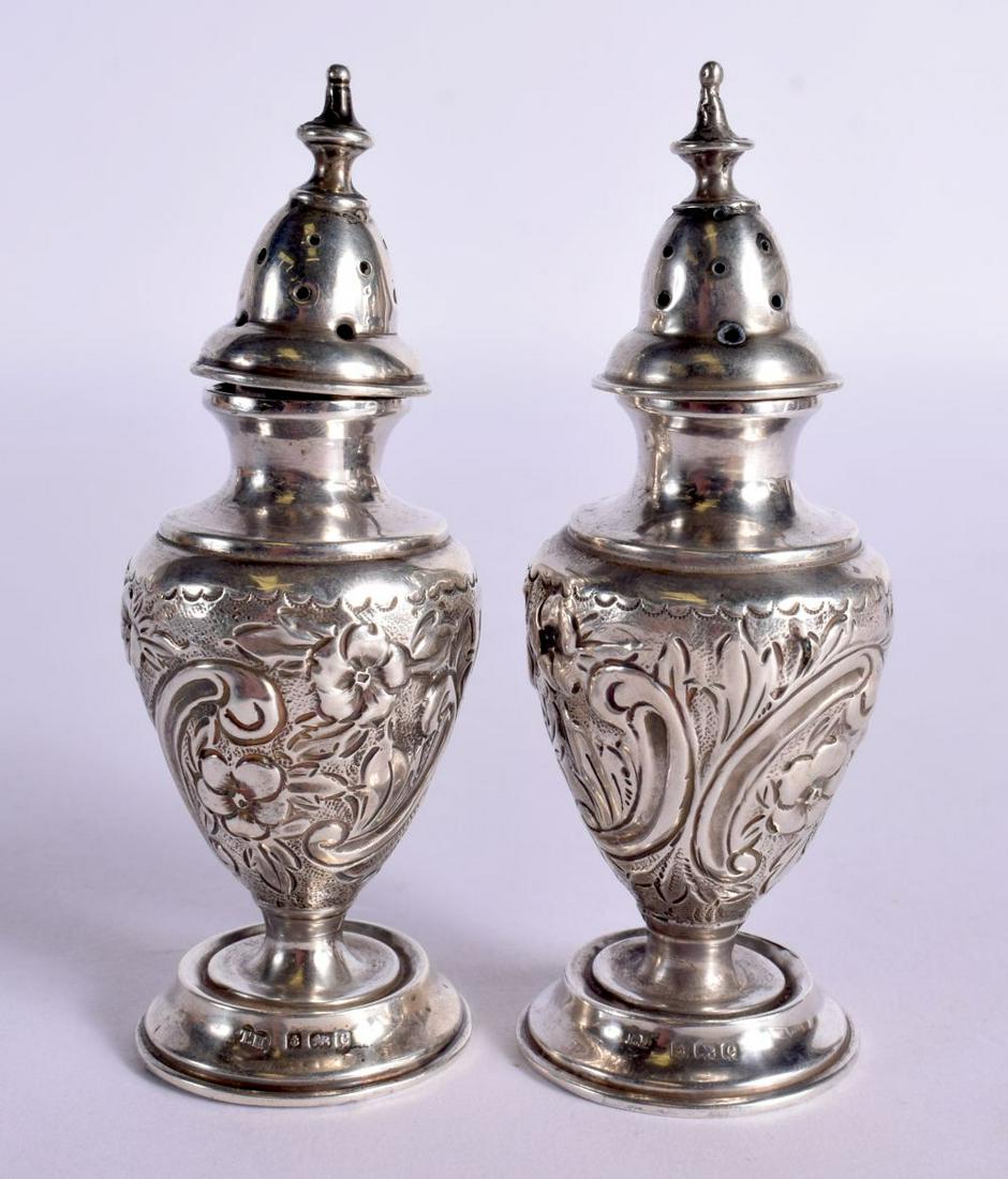 A PAIR OF ANTIQUE SILVER CONDIMENTS. Birmingham 1902. 67 grams. 10 cm x 3.75 cm. (1 of 3)