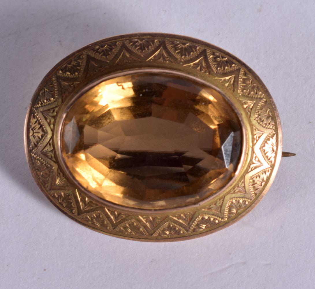 AN ANTIQUE YELLOW METAL GEM SET BROOCH. 9 grams. 3.5 cm x 2.75 cm. (1 of 2)