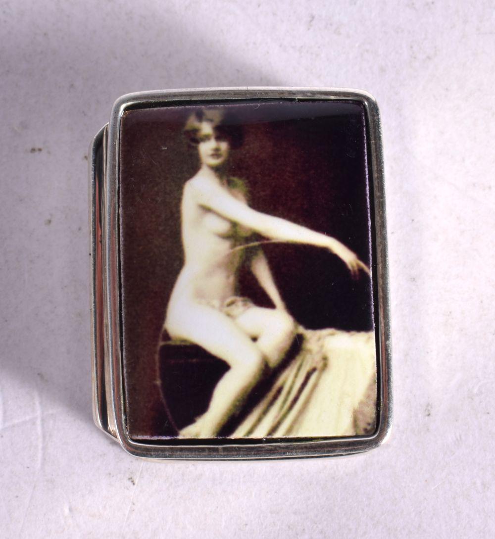 A STERLING SILVER PILL BOX WITH A LADYIN AN EROTIC POSE. Stamped Sterling, 1.3cm x 3.2cm x 2.6cm, w: A STERLING SILVER PILL BOX WITH A LADYIN AN EROTIC POSE. Stamped Sterling, 1.3cm x 3.2cm x 2.6cm, weight 19.9g