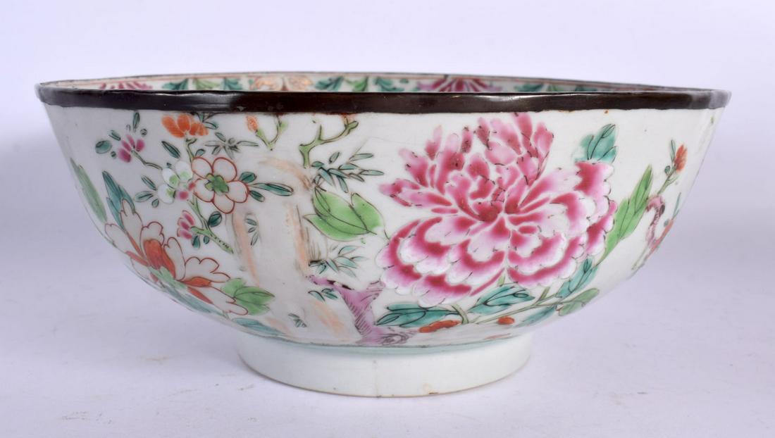 A LARGE 18TH CENTURY CHINESE EXPORT FAMILLE ROSE BARBED BOWL Qianlong. 23 cm diameter. (1 of 4)