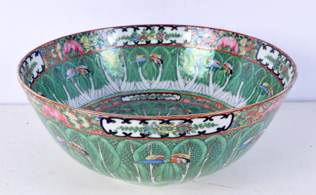 A large Chinese Republican porcelain bowl 11 x 26 cm (1 of 4)