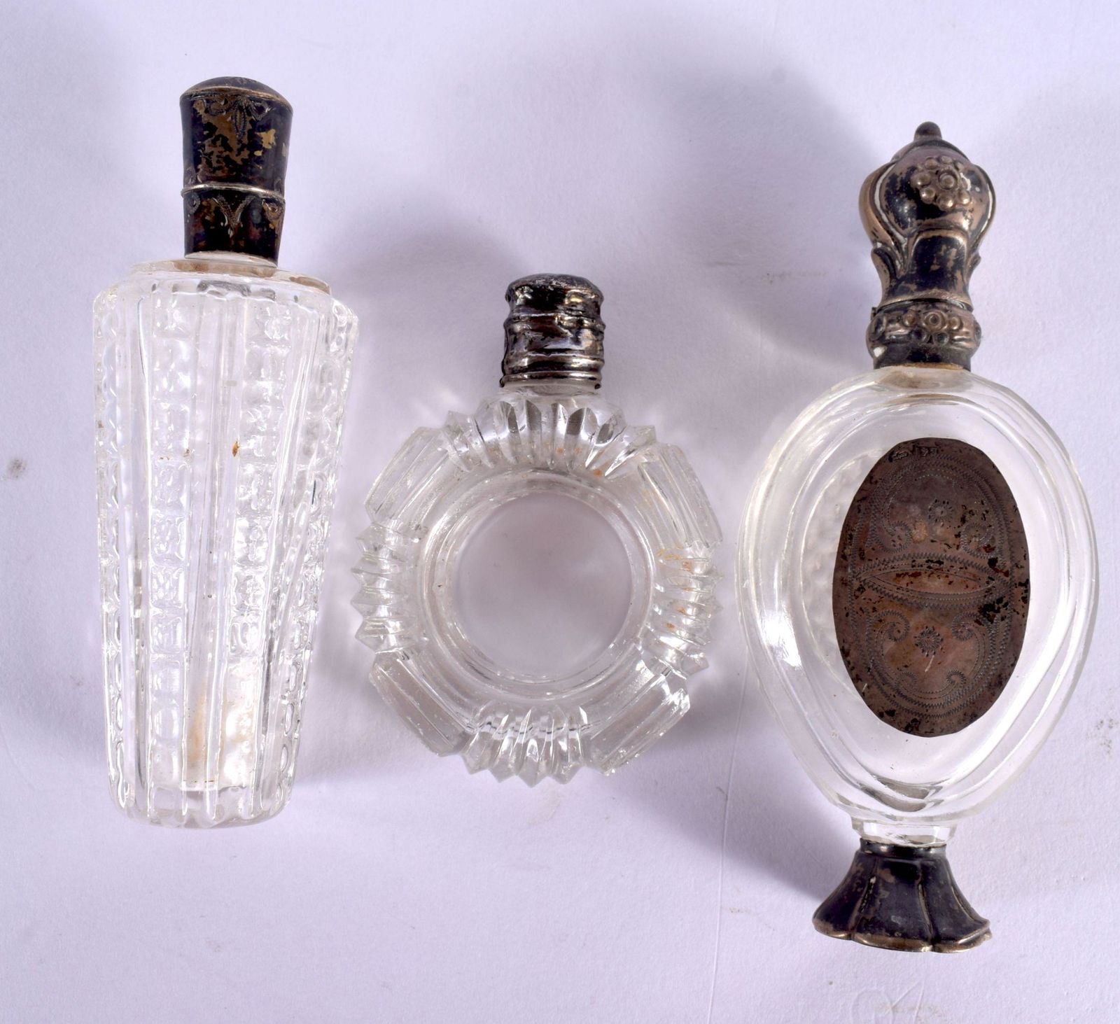 THREE ANTIQUE SILVER TOPPED CRYSTAL GLASS SCENT BOTTLES. Largest 10 cm x 4 cm. (3) (1 of 3)