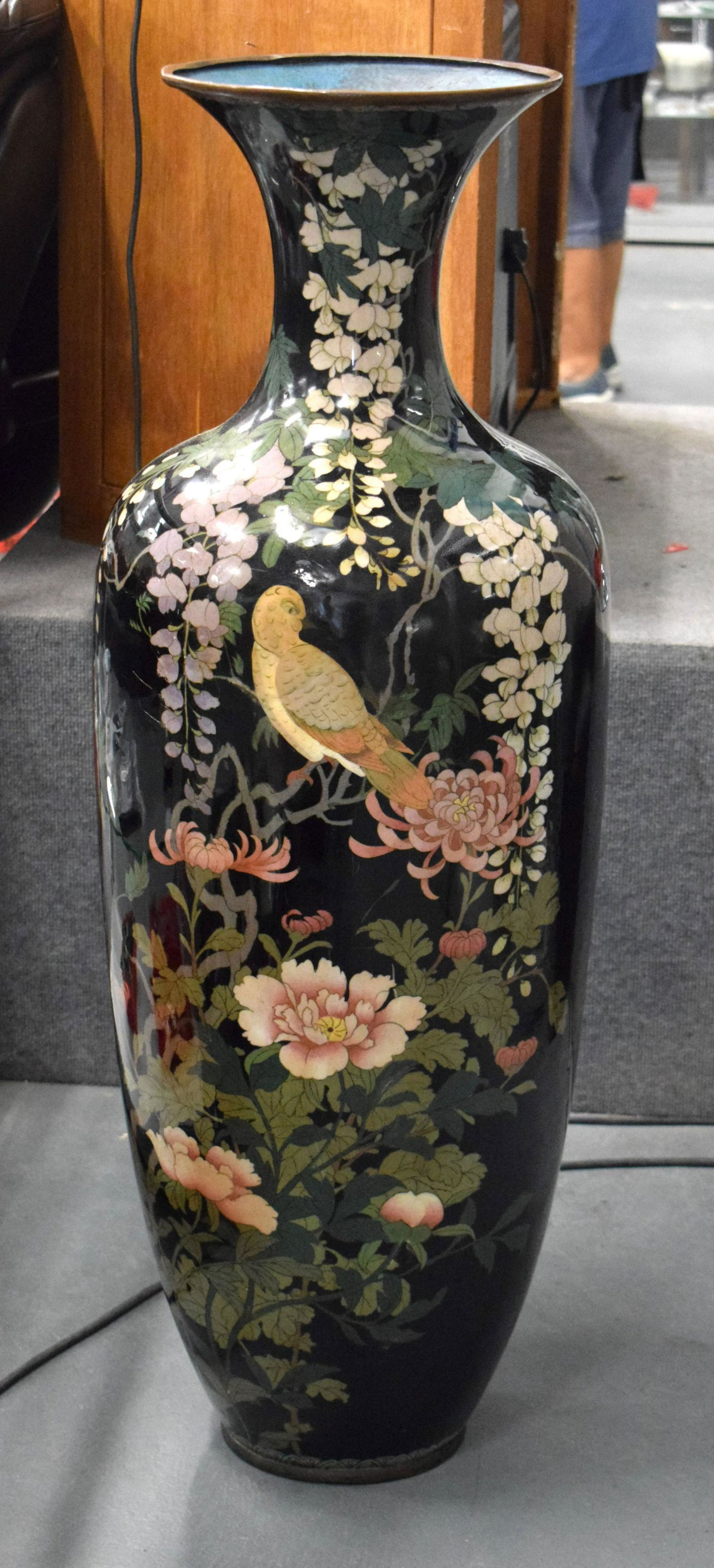 A HUGE EARLY 20TH CENTURY JAPANESE MEIJI PERIOD CLOISONNE ENAMEL VASE decorated with foliage. 105 cm (1 of 7)
