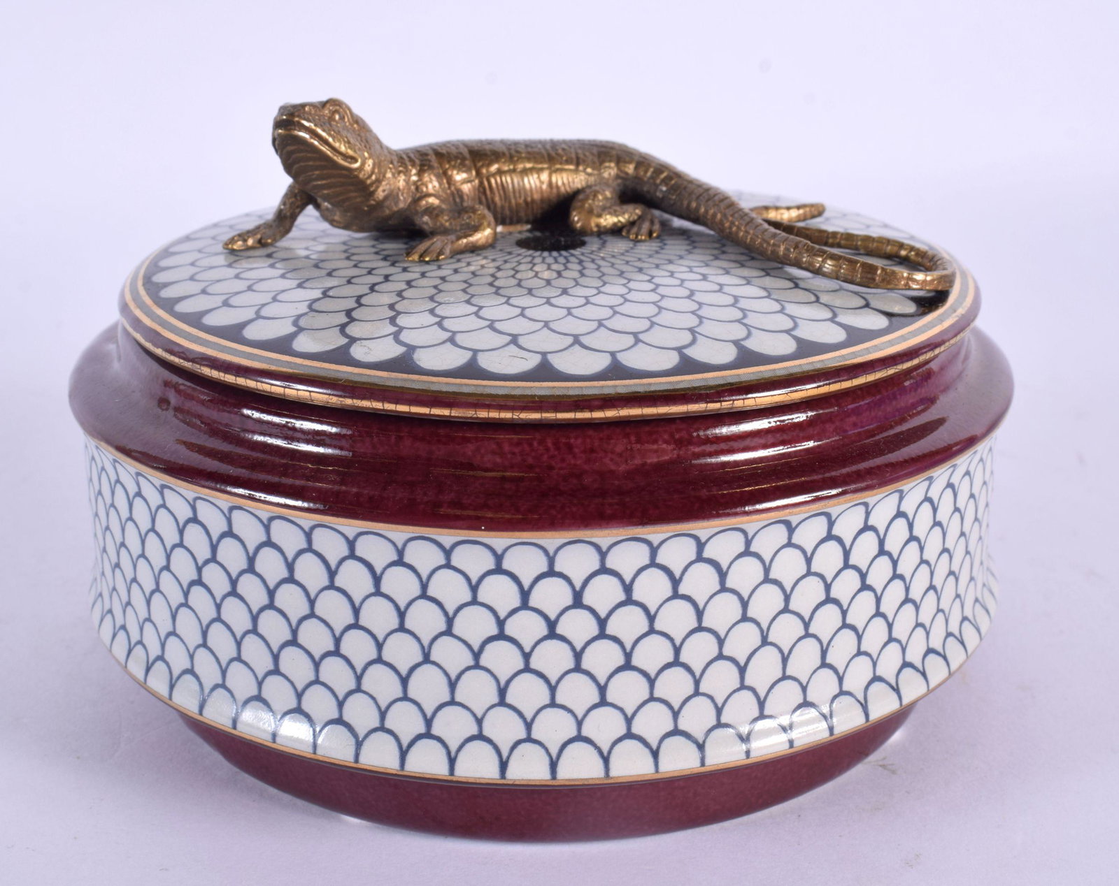 A BRONZE AND POTTERY LIZARD BOX AND COVER. 12 cm wide.: A BRONZE AND POTTERY LIZARD BOX AND COVER. 12 cm wide.