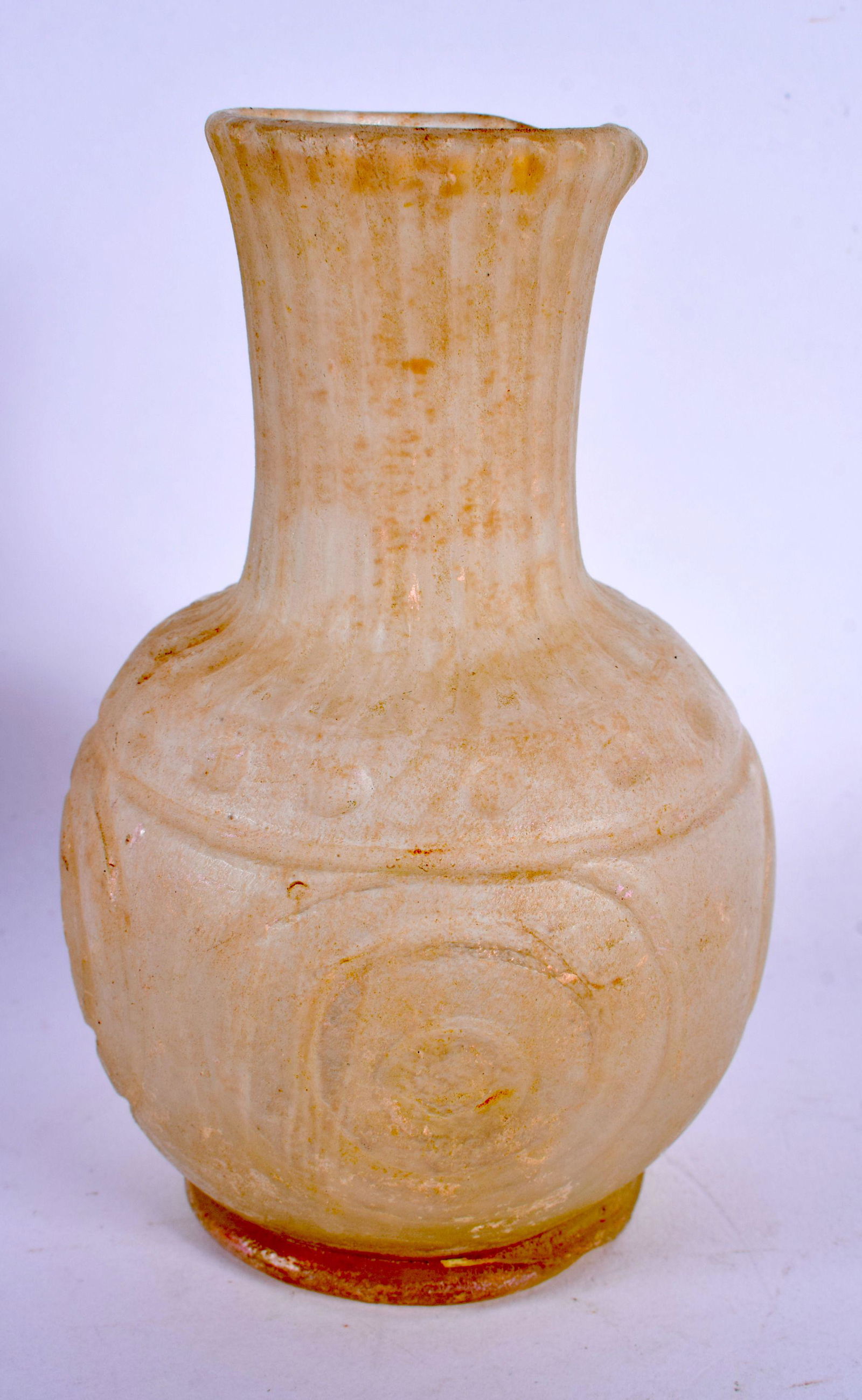 AN EARLY MIDDLE EASTERN ISLAMIC GLASS JAR. 14 cm high. (1 of 4)