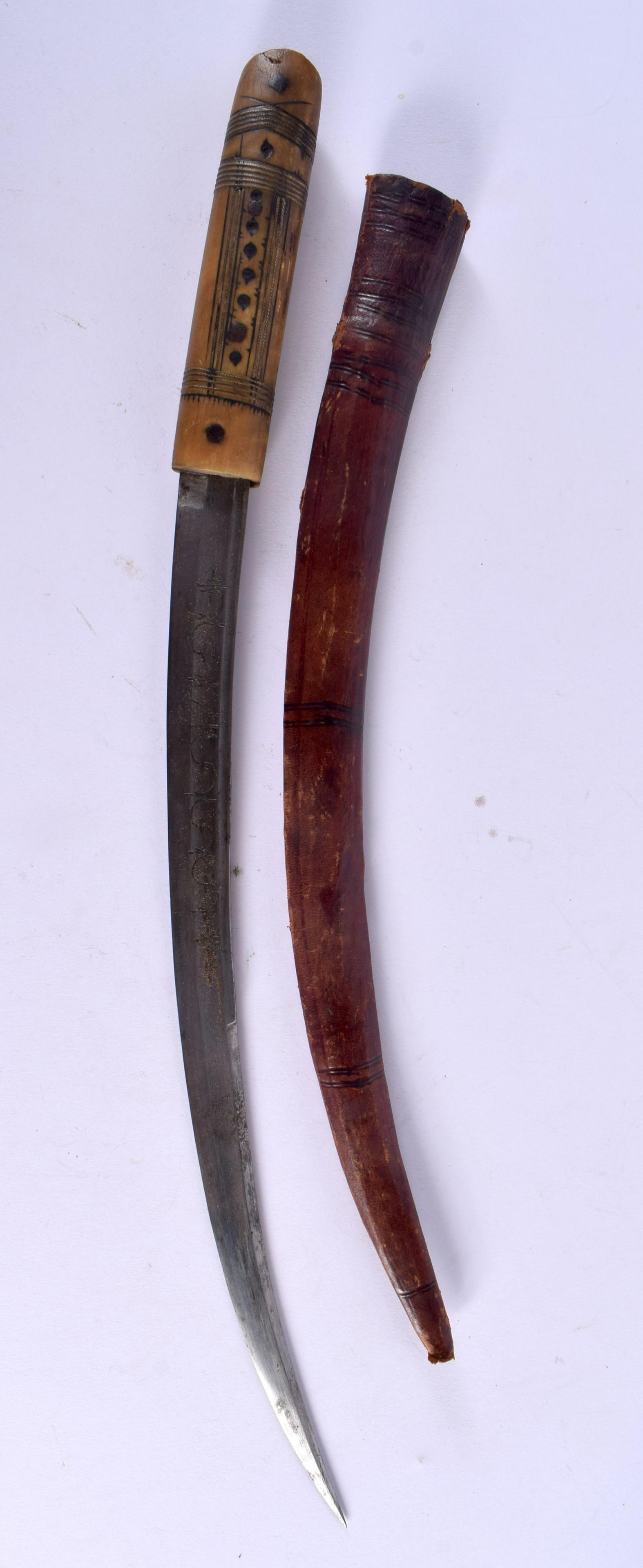 A LATE 19TH CENTURY MIDDLE EASTERN AFRICAN CARVED RHINOCEROS HORN HANDLED KNIFE. 51 cm long. (1 of 4)