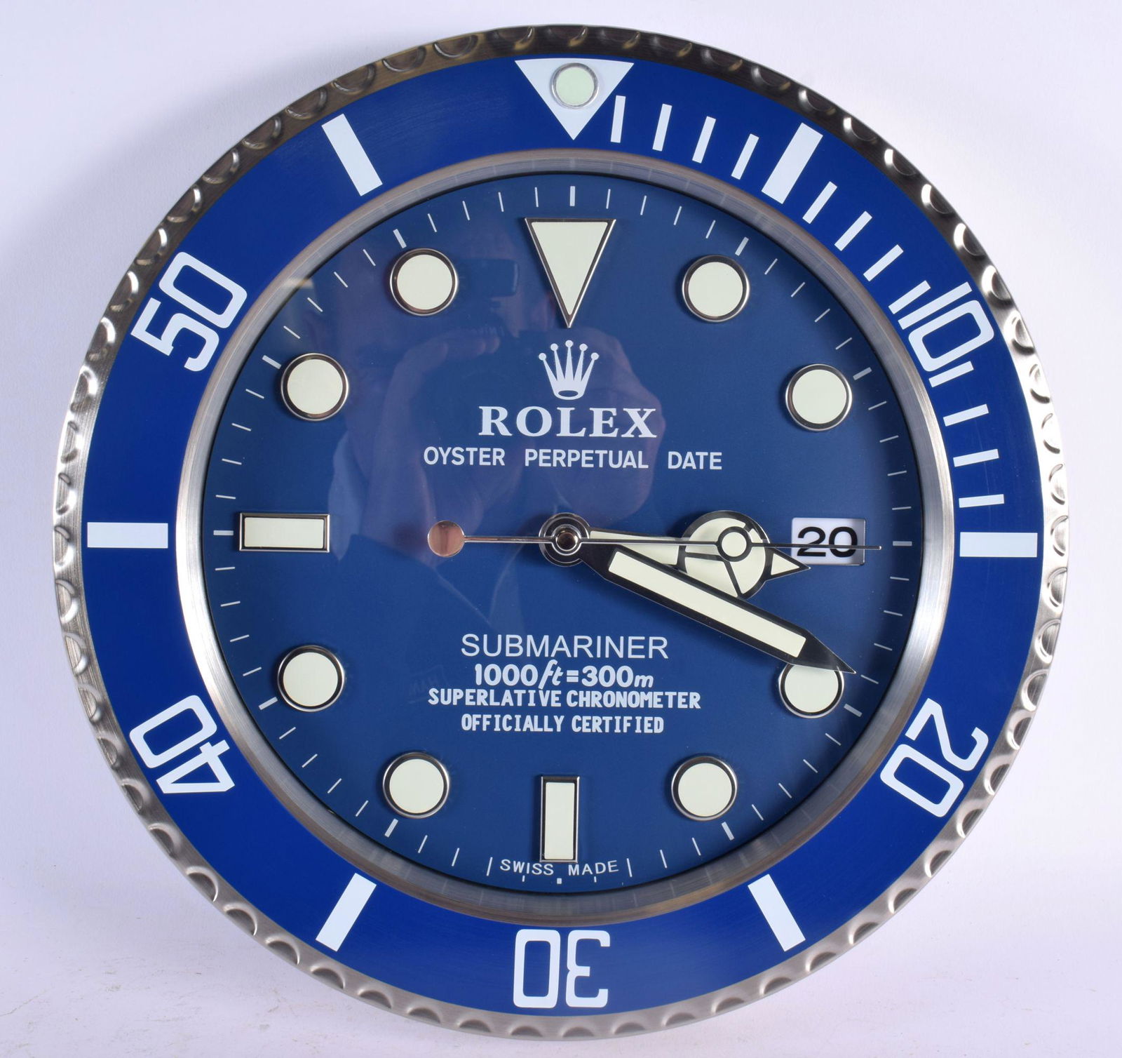 A ROLEX SHOP DISPLAY ADVERTISING WALL CLOCK. 33 cm diameter.: A ROLEX SHOP DISPLAY ADVERTISING WALL CLOCK. 33 cm diameter.