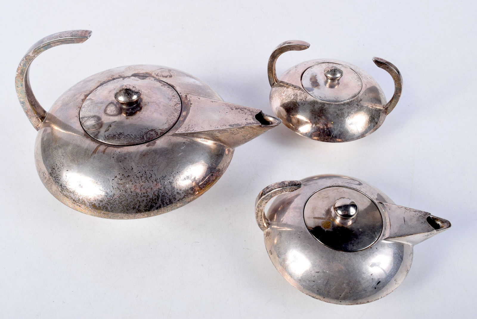 A LARGE ART DECO SILVER PLATED THREE PIECE TEASET. Largest 21 cm wide. (3) (1 of 3)