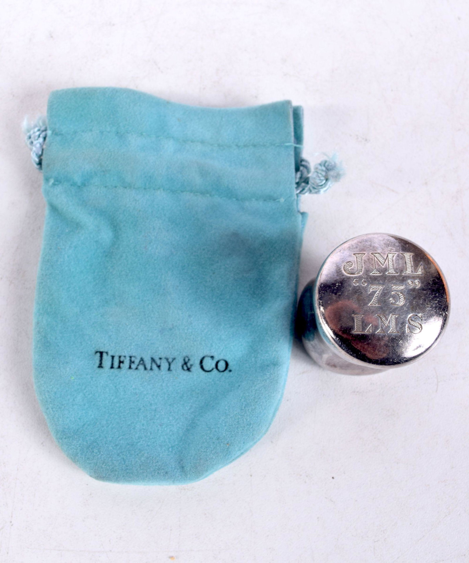 A TIFFANY & CO SILVER PILL BOX. 26 grams. 3.5 cm x 3.25 cm.: A TIFFANY & CO SILVER PILL BOX. 26 grams. 3.5 cm x 3.25 cm.
