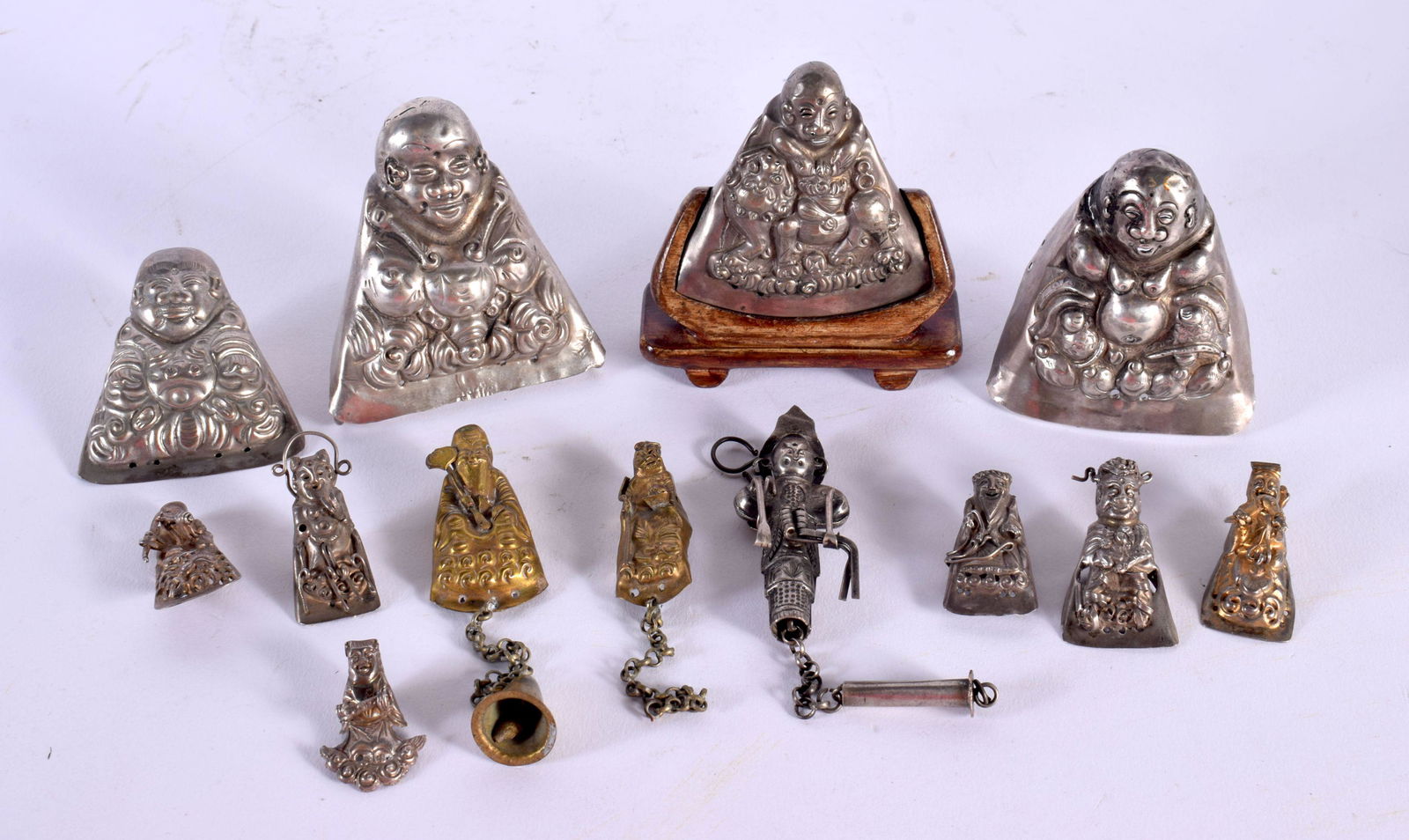 ASSORTED ANTIQUE CHINESE SILVER AND YELLOW METAL BUDDHAS Late Qing, in various forms and sizes. (qty (1 of 2)
