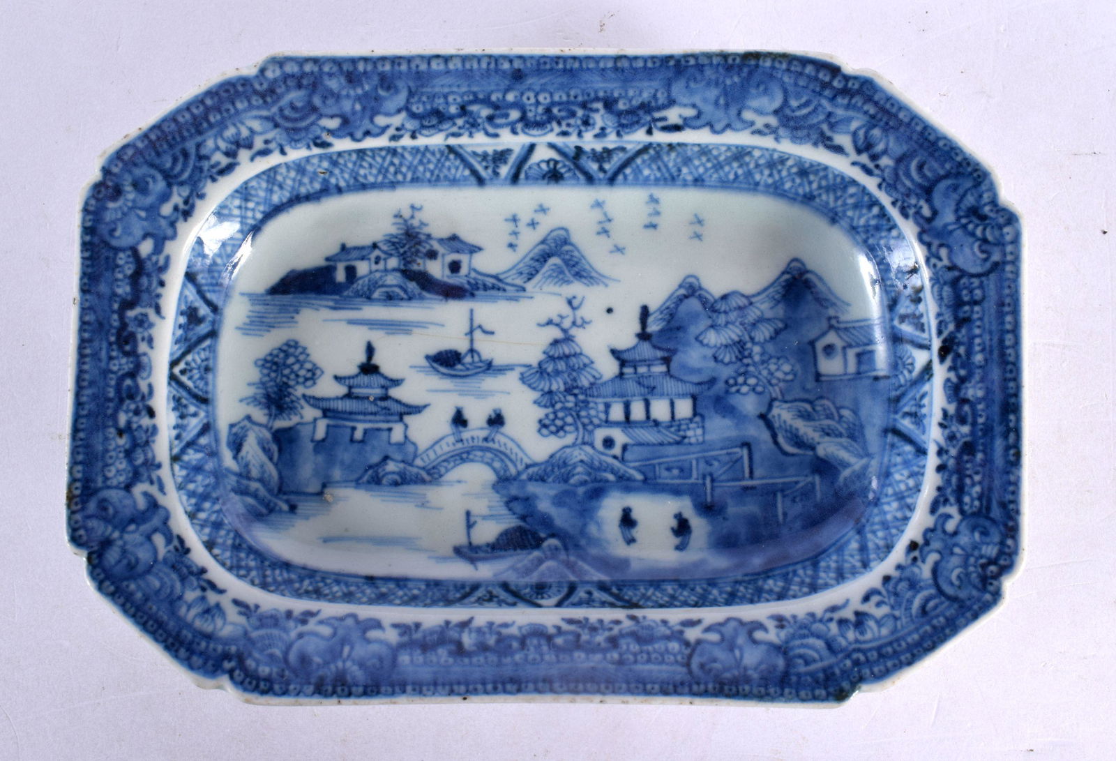 AN 18TH CENTURY CHINESE EXPORT BLUE AND WHITE PORCELAIN DISH Qianlong. 19 cm x 12 cm. (1 of 2)