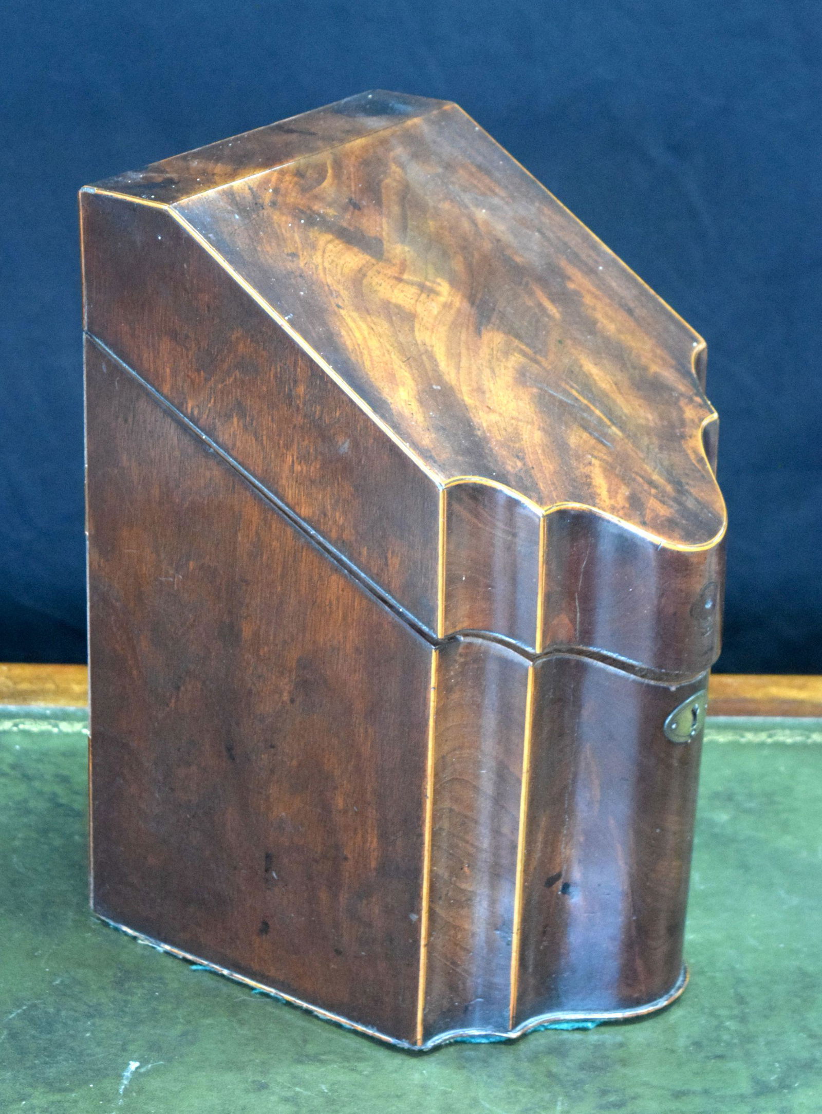 A GEORGE III MAHOGANY KNIFE BOX. 42 cm x 22 cm. (1 of 3)