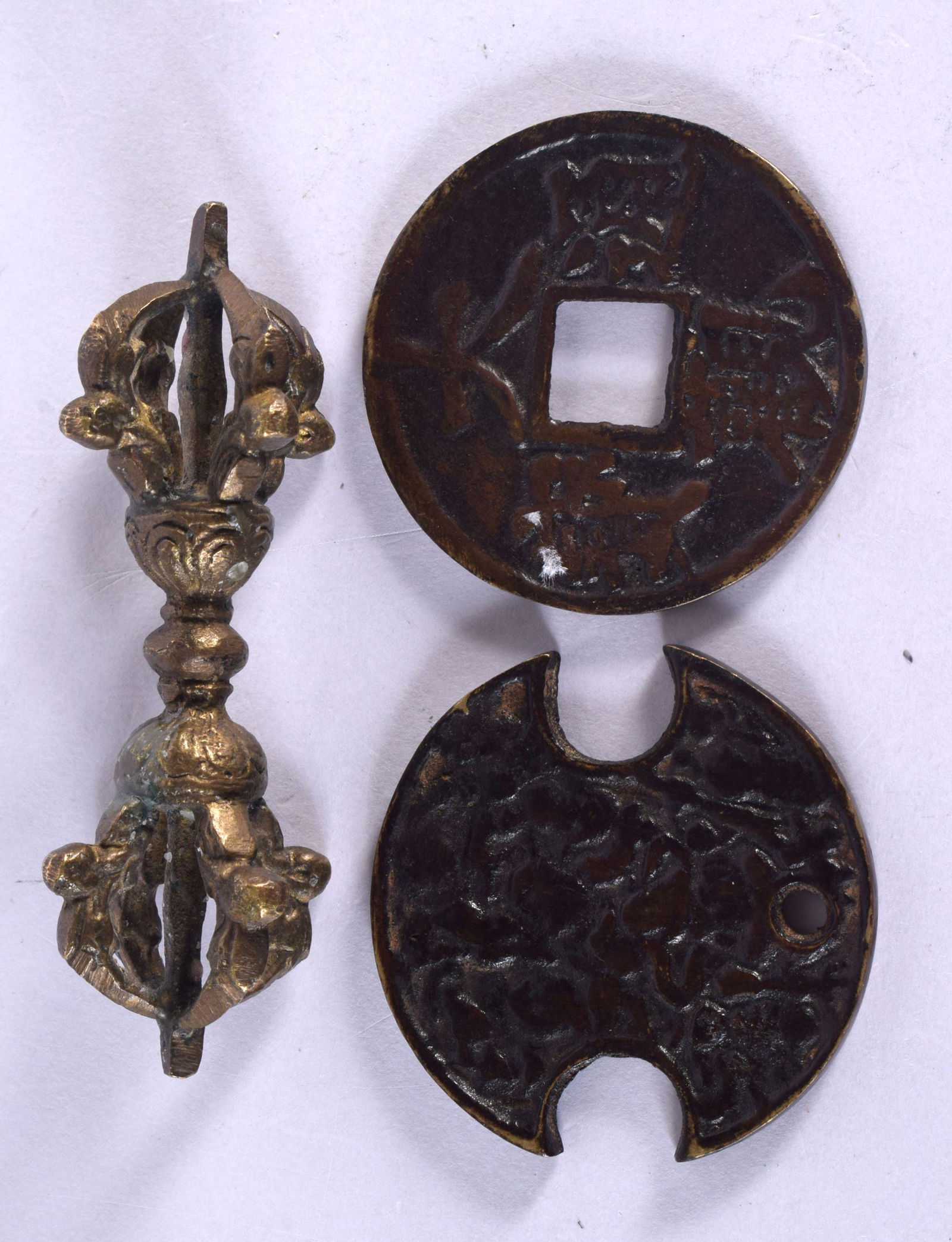 TWO CHINESE BRONZE COINS and a Tibetan bronze stupa. Largest 8.5 cm long. (3): TWO CHINESE BRONZE COINS and a Tibetan bronze stupa. Largest 8.5 cm long. (3)