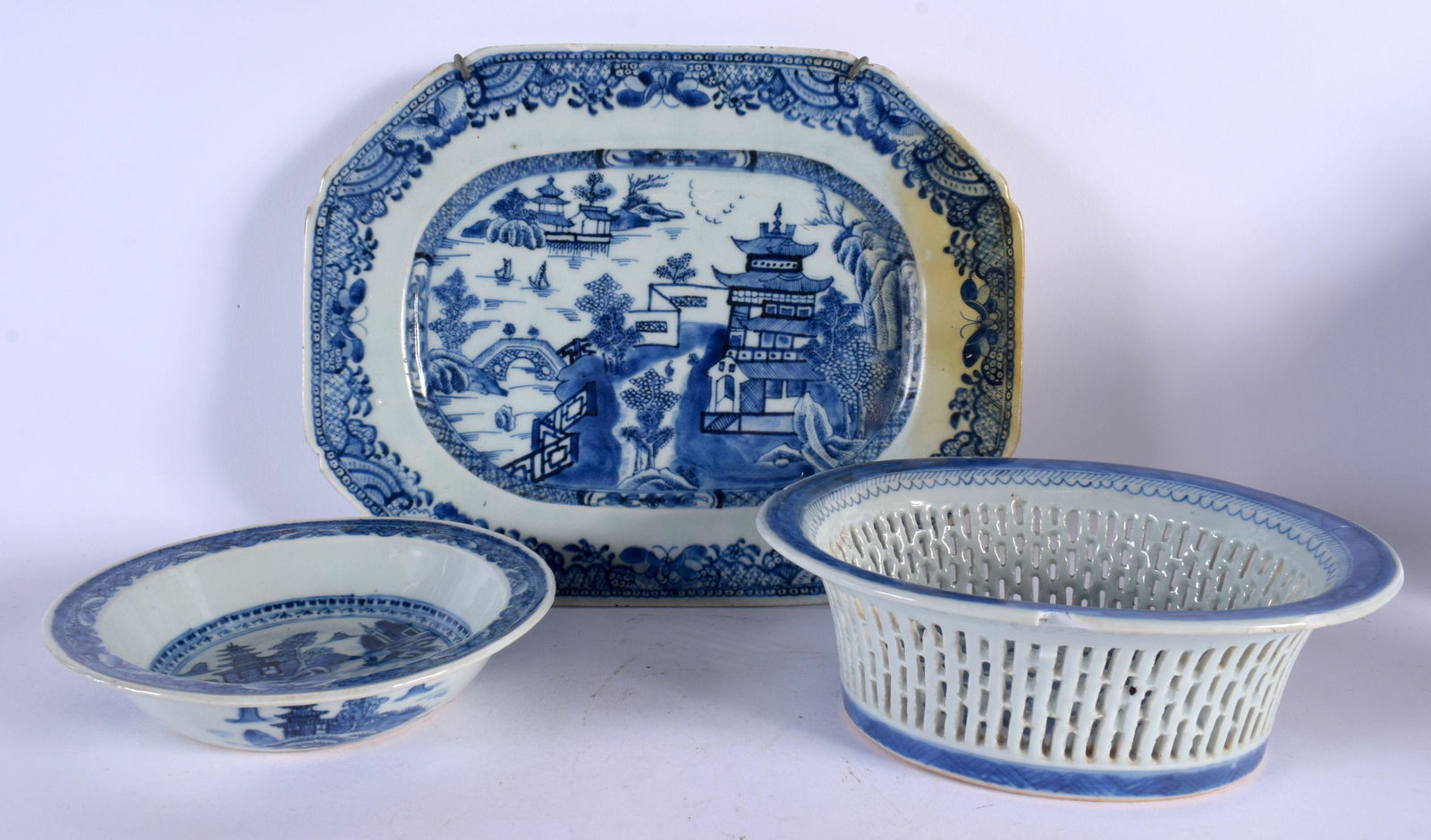 A LARGE 18TH CENTURY CHINESE EXPORT BLUE AND WHITE PORCELAIN DISH together with a basket & pudding b (1 of 6)