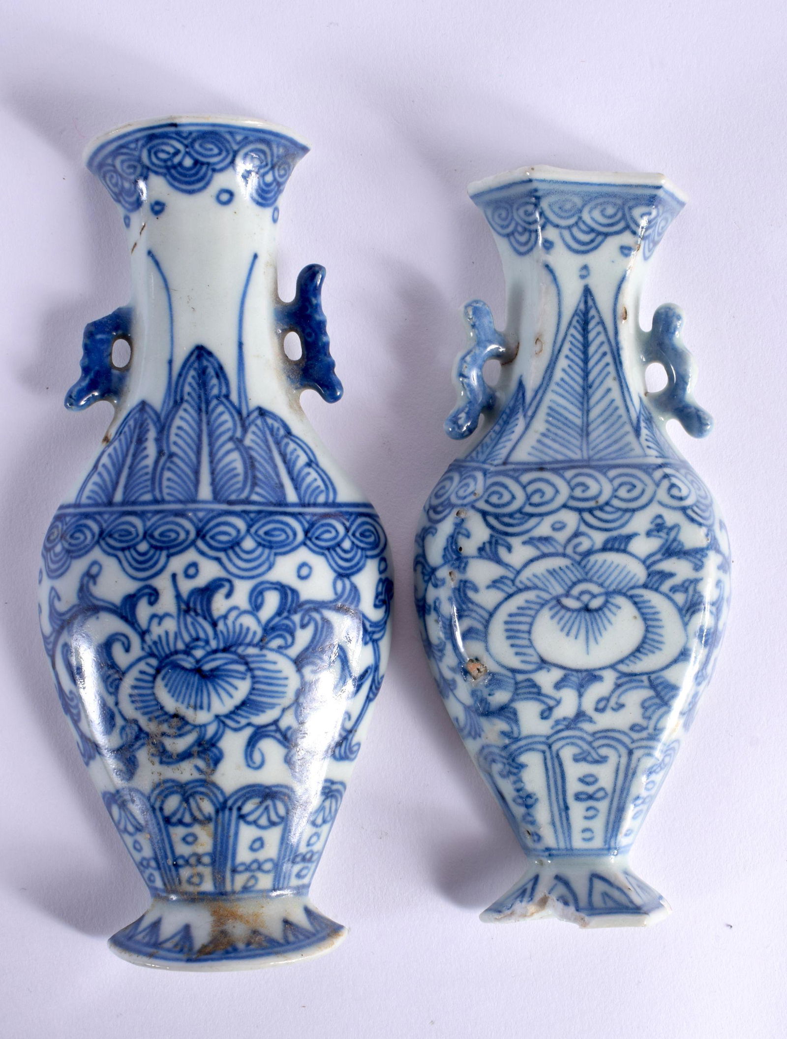 A PAIR OF 19TH CENTURY CHINESE BLUE AND WHITE WALL POCKETS Qing. 17 cm x 5 cm. (1 of 4)