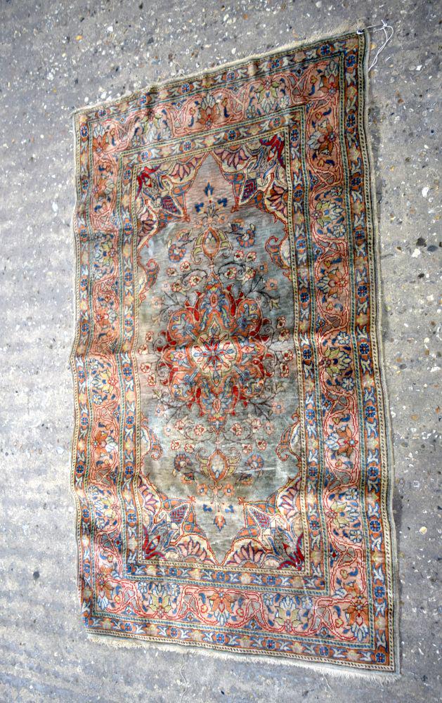 A small Persian Sarouk rug 120 x 69 cm (1 of 4)