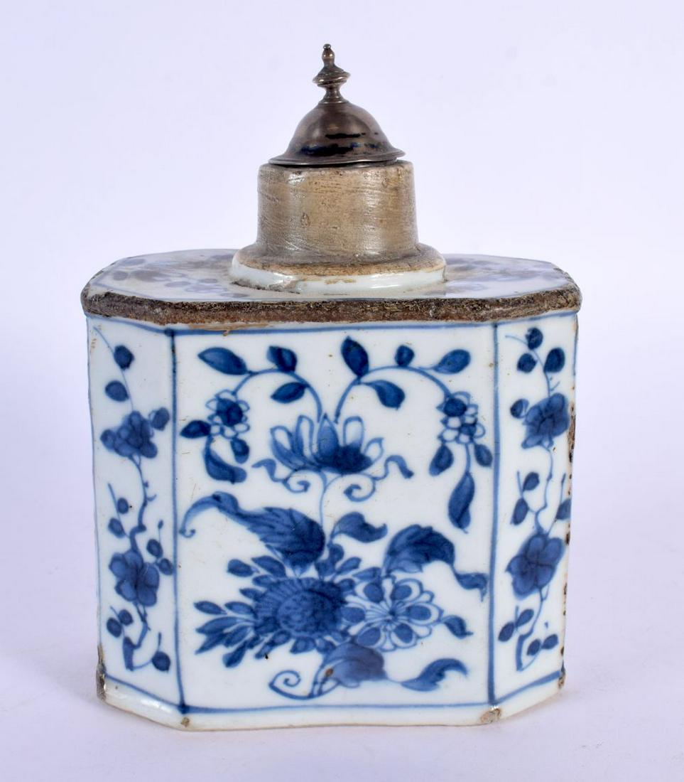 A 17TH/18TH CENTURY CHINESE BLUE AND WHITE PORCELAIN TEA CANISTER Kangxi/Yongzheng. 12 cm x 8 cm. (1 of 6)