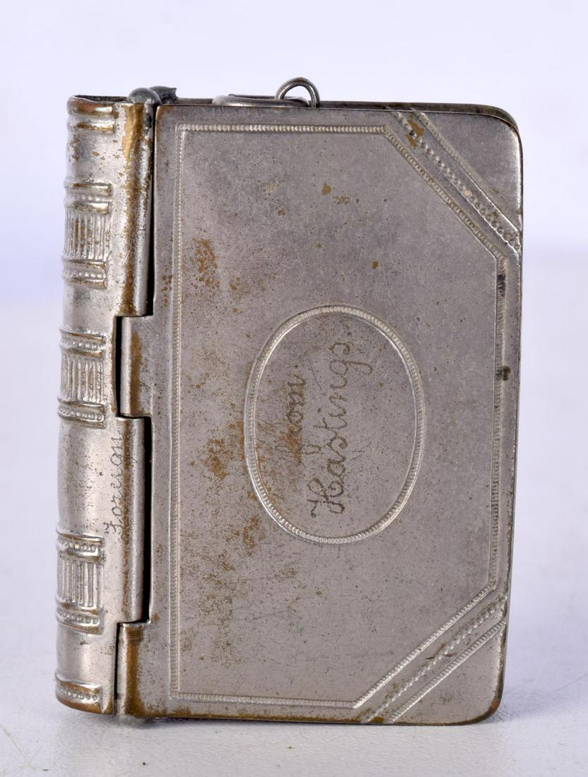 A vintage Vesta case engraved "From Hastings. 5 x 4 cm.: A vintage Vesta case engraved "From Hastings. 5 x 4 cm.