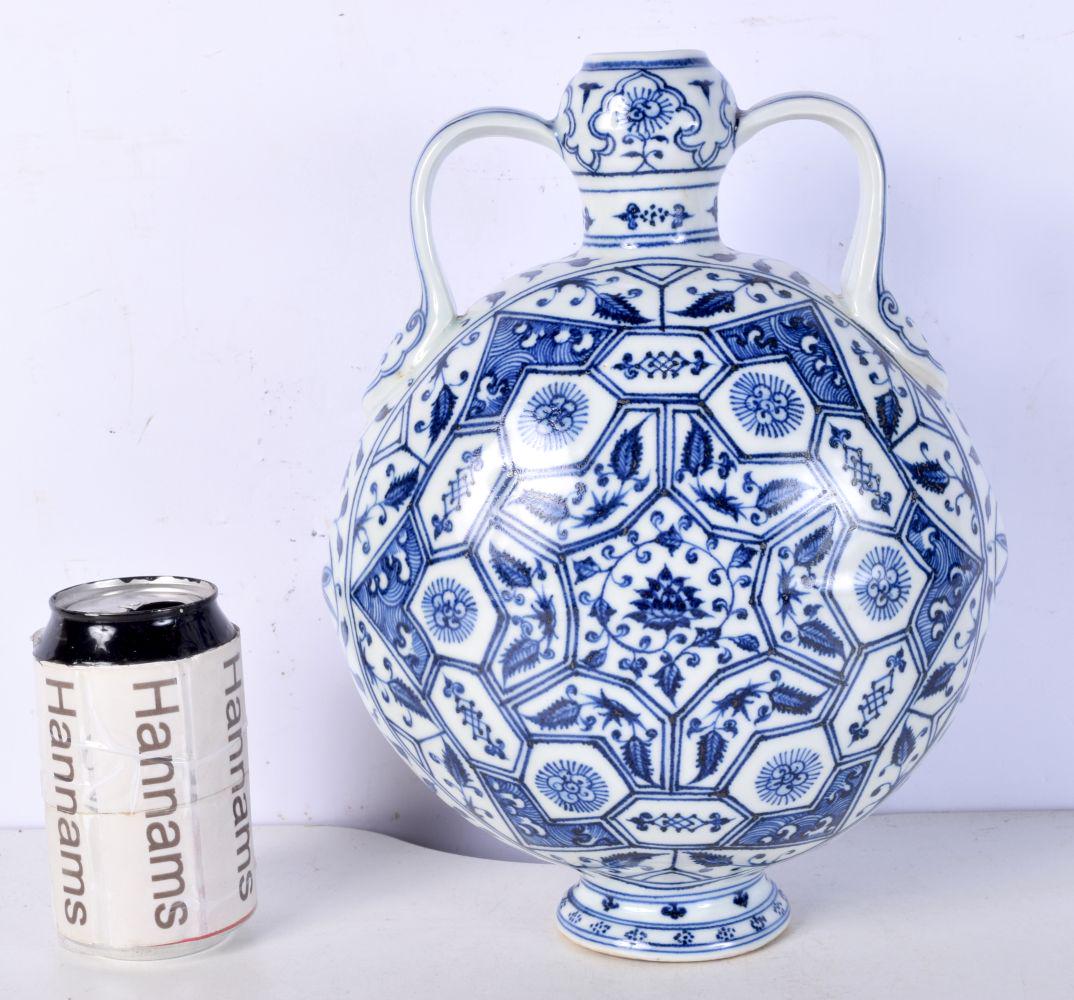 A Chinese porcelain blue and white Moon flask decorated in panels with flowers. 28 cm.: A Chinese porcelain blue and white Moon flask decorated in panels with flowers. 28 cm.