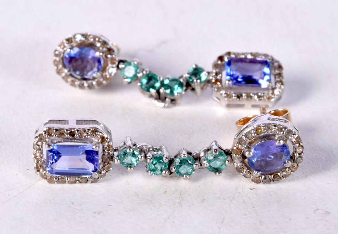A PAIR OF DIAMOND TANZANITE AND EMERALD EARRINGS. 5 grams. 3.25 cm x 0.75 cm.: A PAIR OF DIAMOND TANZANITE AND EMERALD EARRINGS. 5 grams. 3.25 cm x 0.75 cm.