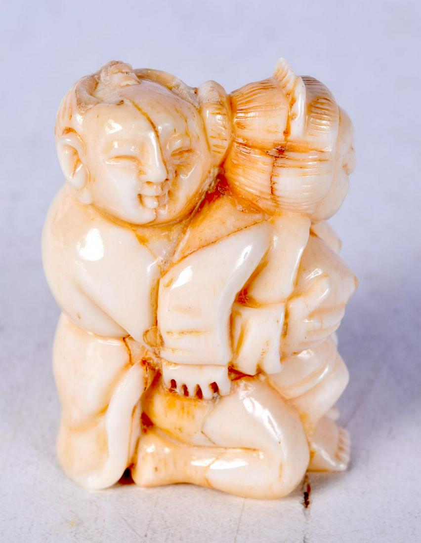 A JAPANESE EROTIC BONE OKIMONO. 38 grams. 4.25 cm x 3.25 cm.: A JAPANESE EROTIC BONE OKIMONO. 38 grams. 4.25 cm x 3.25 cm.