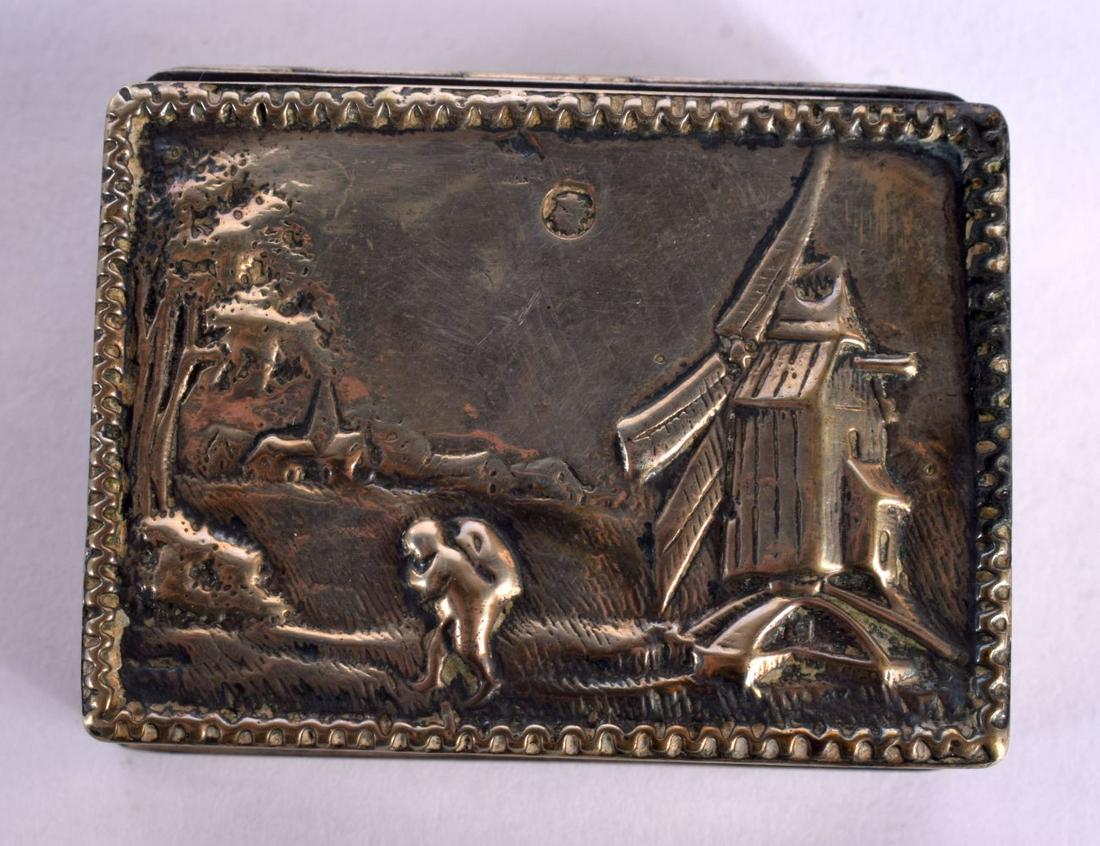 AN ANTIQUE CONTINENTAL SILVER SNUFF BOX. 45 grams. 5 cm x 4 cm. (1 of 3)