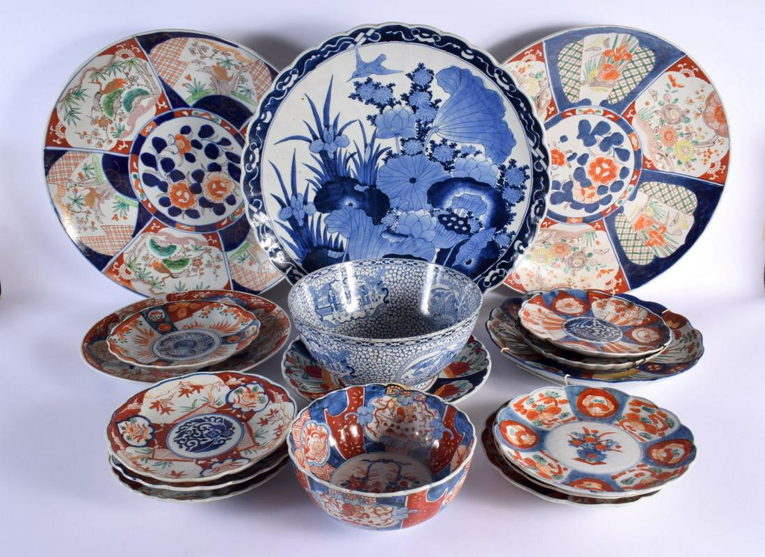 A COLLECTION OF 19TH CENTURY JAPANESE IMARI AND BLUE AND WHITE PORCELAIN including large chargers et (1 of 20)