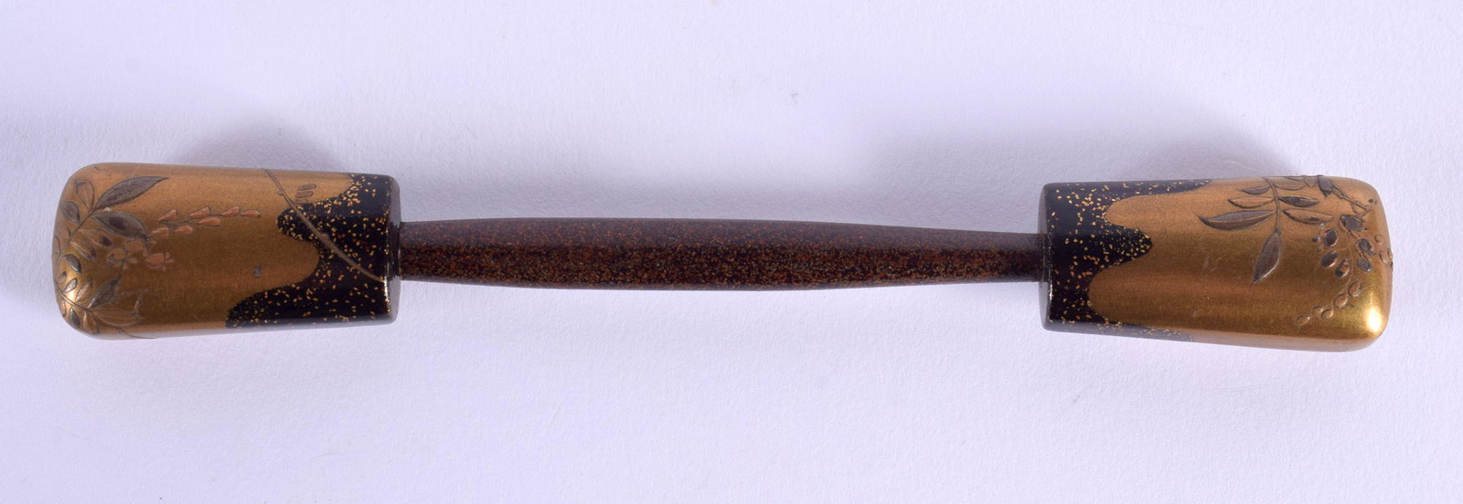 A LOVELY 19TH CENTURY JAPANESE MEIJI PERIOD GOLD LACQUER HAIR PIN. 16 cm long.: A LOVELY 19TH CENTURY JAPANESE MEIJI PERIOD GOLD LACQUER HAIR PIN. 16 cm long.