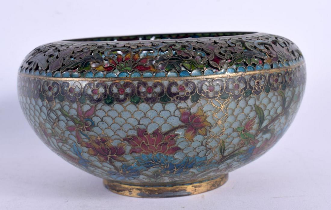 AN EARLY 20TH CENTURY JAPANESE MEIJI PERIOD PLIQUE A JOUR ENAMEL BOWL decorated with foliage. 13 cm: AN EARLY 20TH CENTURY JAPANESE MEIJI PERIOD PLIQUE A JOUR ENAMEL BOWL decorated with foliage. 13 cm wide.