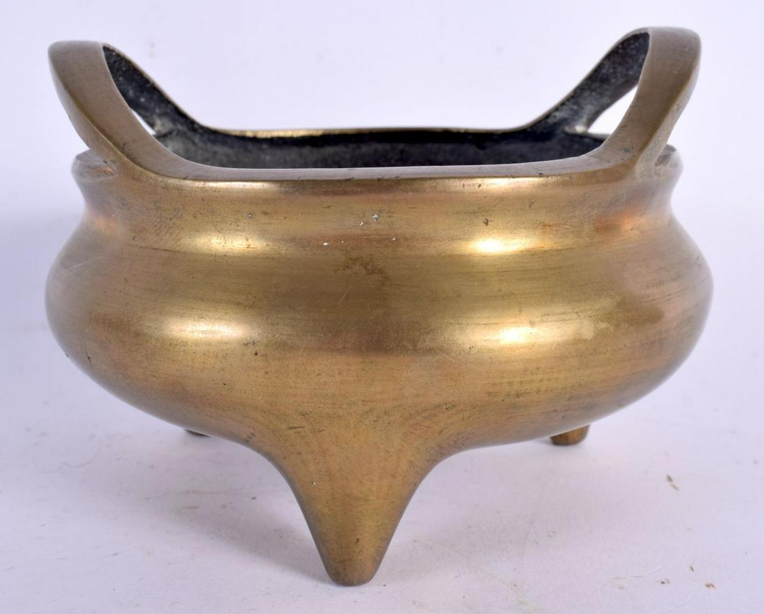 A 19TH CENTURY CHINESE TWIN HANDLED BRONZE CENSER bearing Xuande marks to base. 12 cm x 10 cm. (1 of 5)