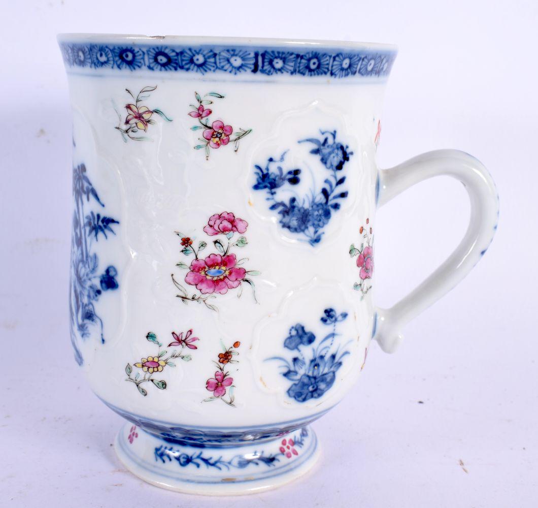 AN 18TH CENTURY CHINESE EXPORT FAMLLE ROSE MUG Qianlong, painted with flowers. 12 cm x 10 cm. (1 of 4)