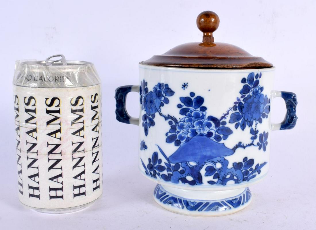 A 17TH CENTURY CHINESE BLUE AND WHITE PORCELAIN CENSER Kangxi. 15 cm x 12 cm. (1 of 5)