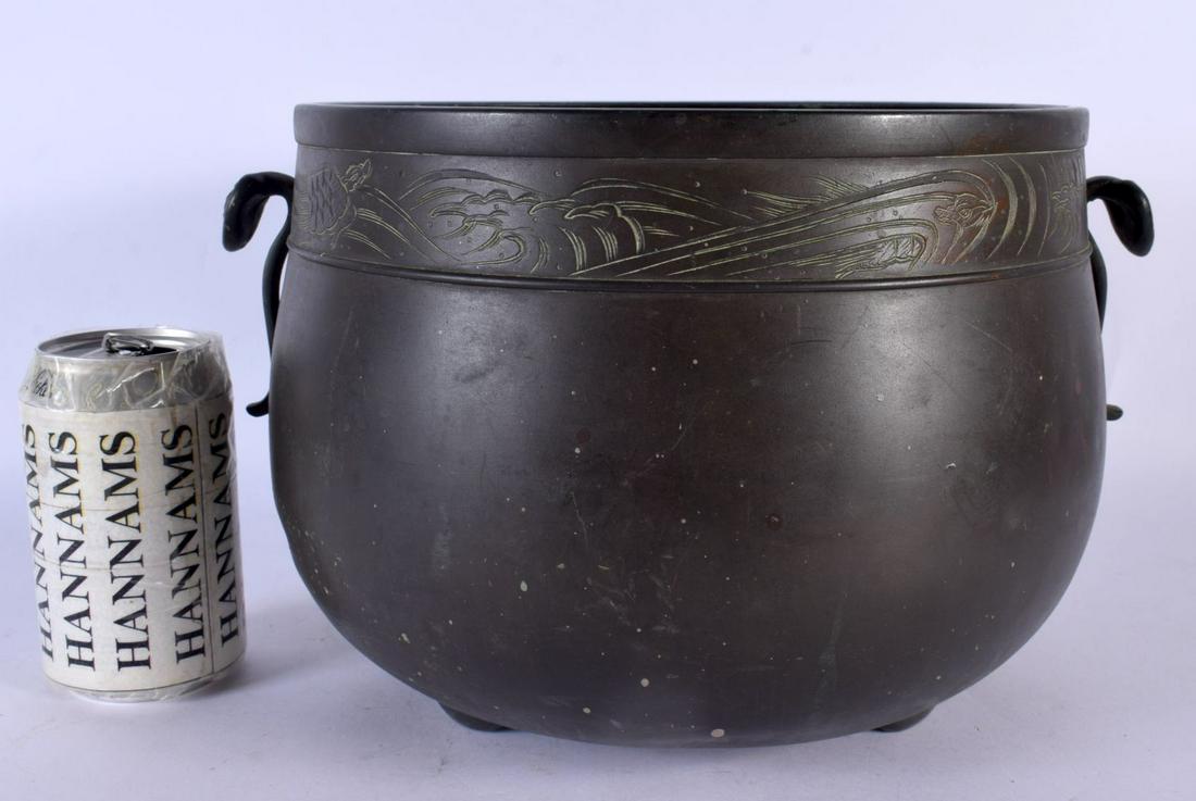 A 19TH CENTURY JAPANESE MEIJI PERIOD BRONZE CENSER with rui sceptre handles. 30 cm x 18 cm.: A 19TH CENTURY JAPANESE MEIJI PERIOD BRONZE CENSER with rui sceptre handles. 30 cm x 18 cm.