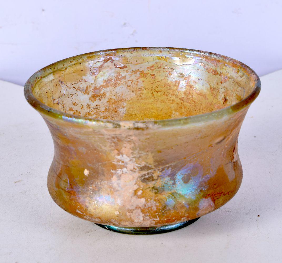 An early glass bowl 6 x 9 cm. (1 of 3)