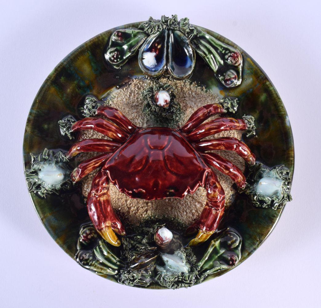 AN ANTIQUE ALVARO JOSE OF CLADAS MAJOLICA CRAB DISH. 21 cm wide.: AN ANTIQUE ALVARO JOSE OF CLADAS MAJOLICA CRAB DISH. 21 cm wide.