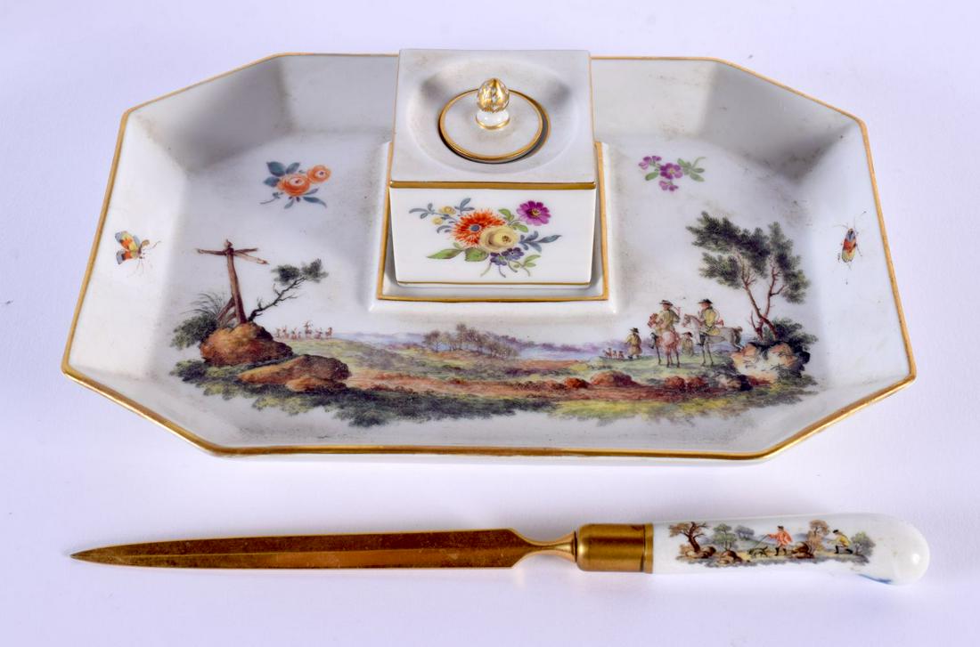 A GERMAN MEISSEN PORCELAIN DES STAND with removable inkwell and letter opener. 18 cm wide. (3) (1 of 4)