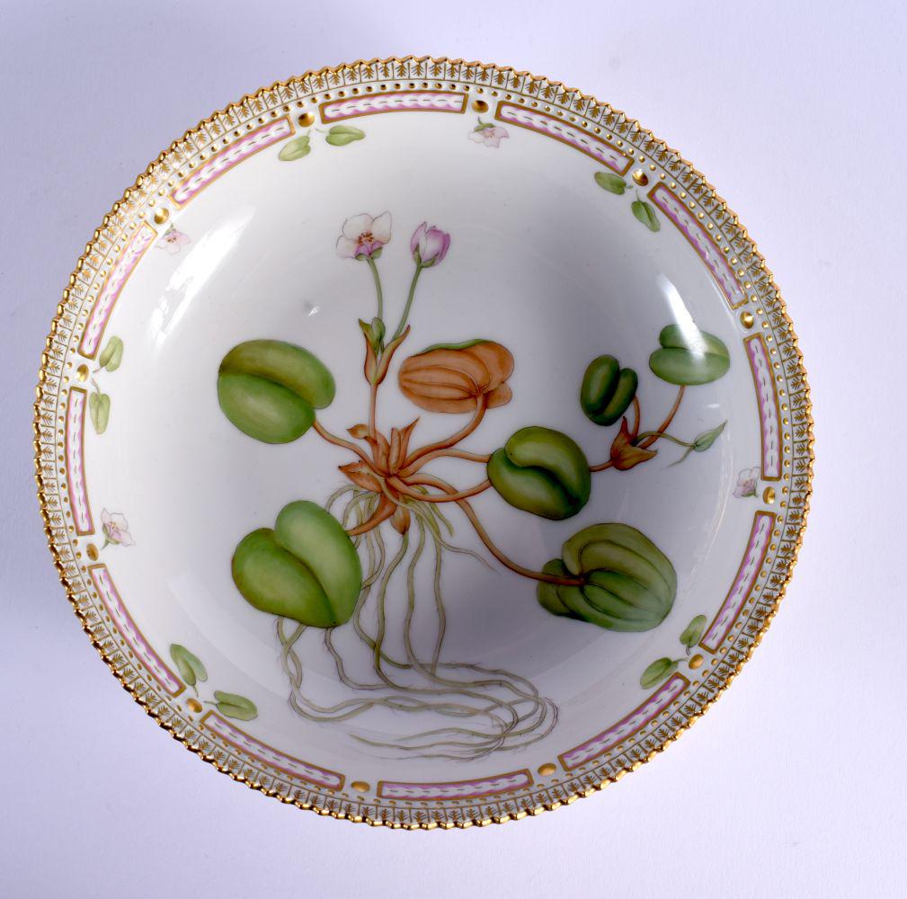 A ROYAL COPENHAGEN DANISH FLORA DANICA PORCELAIN BOWL. 22 cm wide.: A ROYAL COPENHAGEN DANISH FLORA DANICA PORCELAIN BOWL. 22 cm wide.