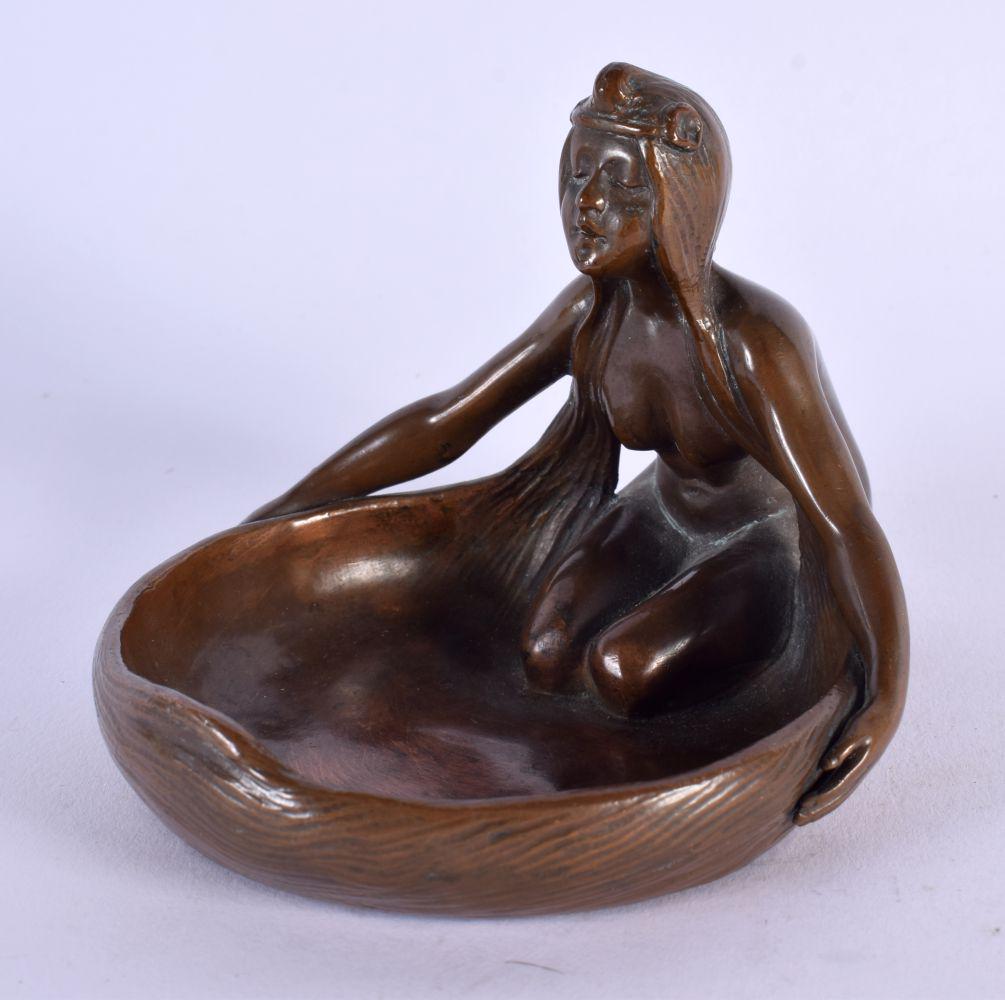 A LOVELY ART NOUVEAU EUROPEAN BRONZE FIGURE OF A NUDE FEMALE modelled holding an open shell. 12 cm x: A LOVELY ART NOUVEAU EUROPEAN BRONZE FIGURE OF A NUDE FEMALE modelled holding an open shell. 12 cm x 7 cm.