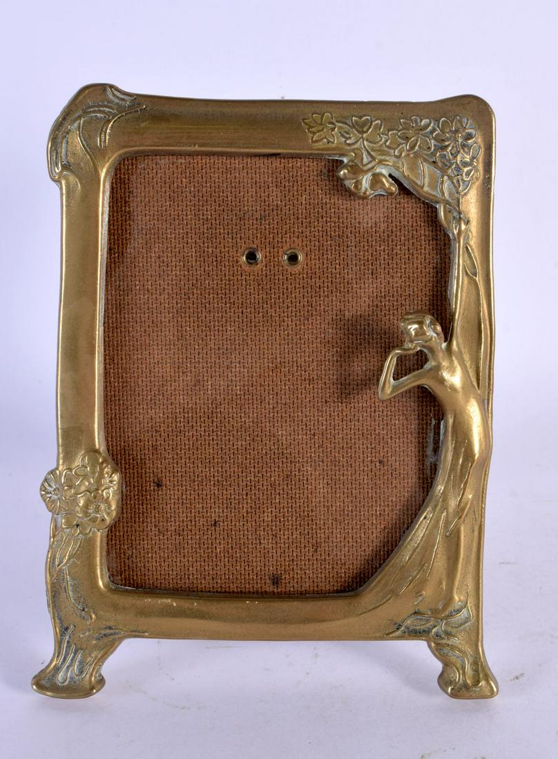 AN ART NOUVEAU BRASS PHOTOGRAPH FRAME. 15 cm x 12 cm. (1 of 2)