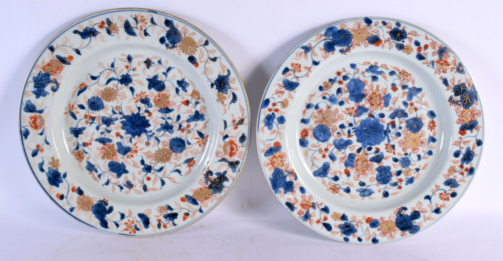 A LARGE PAIR OF 17TH/18TH CENTURY CHINESE IMARI BLUE AND WHITE PORCELAIN DISHES Kangxi/Yongzheng. 32 (1 of 4)