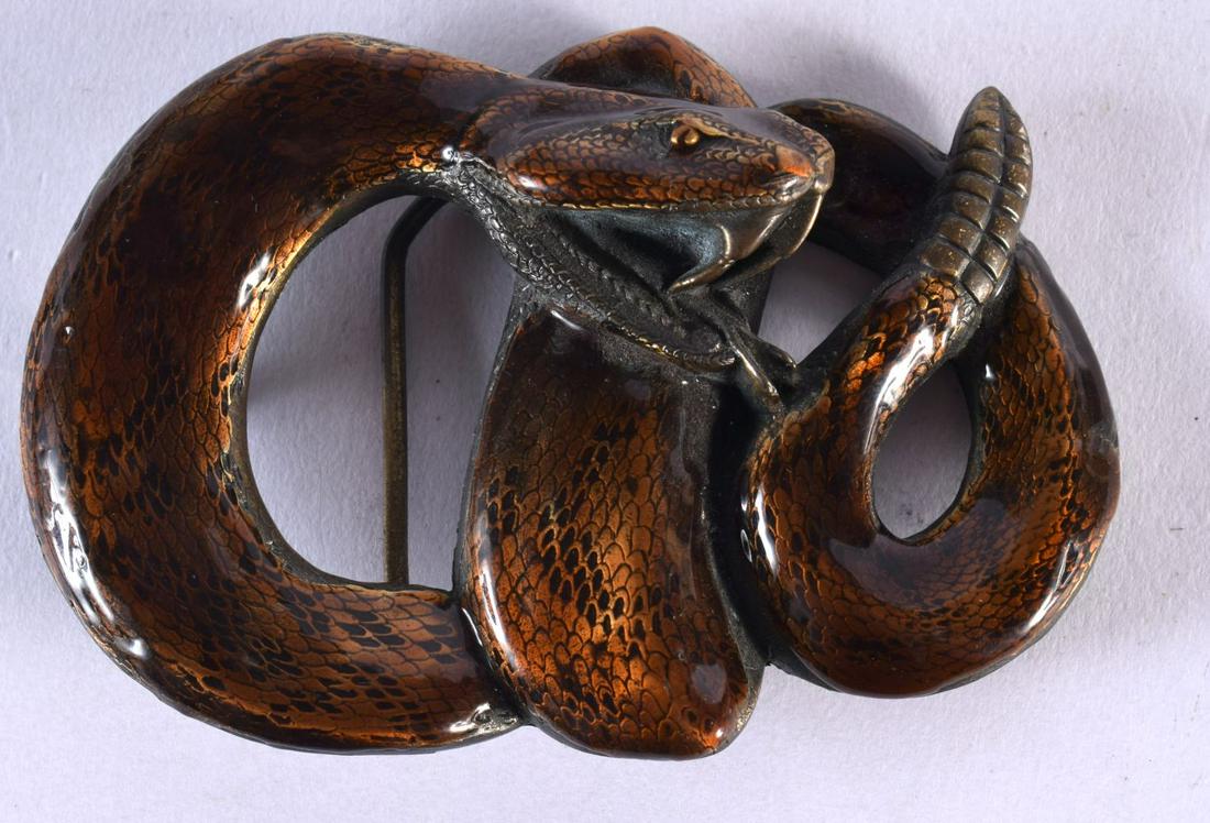 AN AMERICAN GREAT BUCKLE COMPANY ENAMELLED RATTLE SNAKE BELT BUCKLE. 10 cm x 6.75 cm.: AN AMERICAN GREAT BUCKLE COMPANY ENAMELLED RATTLE SNAKE BELT BUCKLE. 10 cm x 6.75 cm.