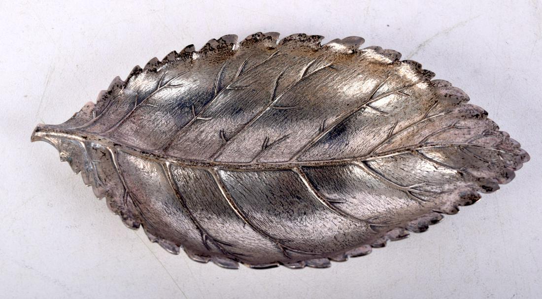 AN ITALIAN GIANMARIA BUCCELLATI SILVER LEAF DISH.  Stamped 925, 10.5cm x 5.6cm x 1.1cm, weight 39g (1 of 3)