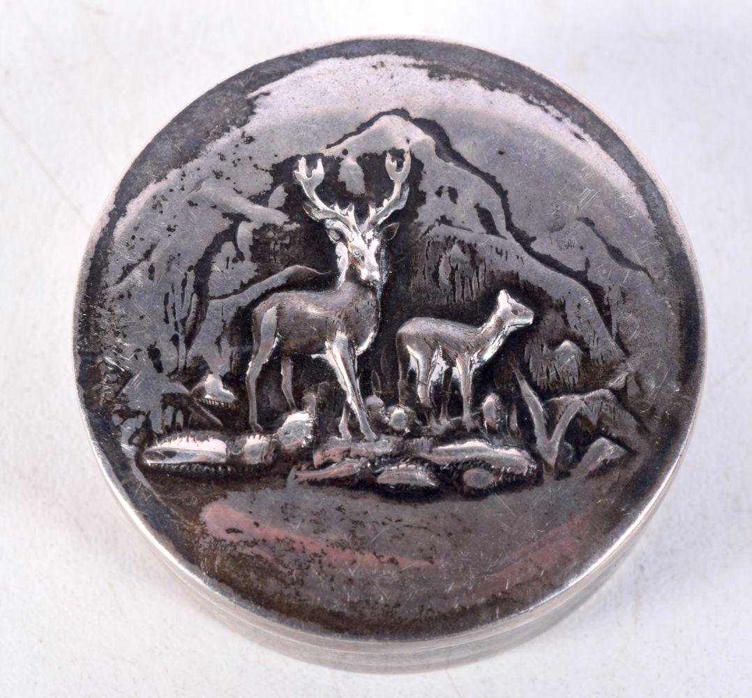 A SILVER PILL BOX WITH EMBOSSED DECORATION OF DEER IN A LANDSCAPE. Stamped 925, 4cm x 1.6cm, weight: A SILVER PILL BOX WITH EMBOSSED DECORATION OF DEER IN A LANDSCAPE. Stamped 925, 4cm x 1.6cm, weight 16.9g
