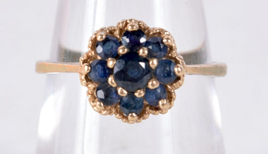 A 14CT GOLD, SAPPHIRE AND DIAMOND CLUSTER RING.  Stamped 14K, Size M, weight 2.1g (1 of 2)