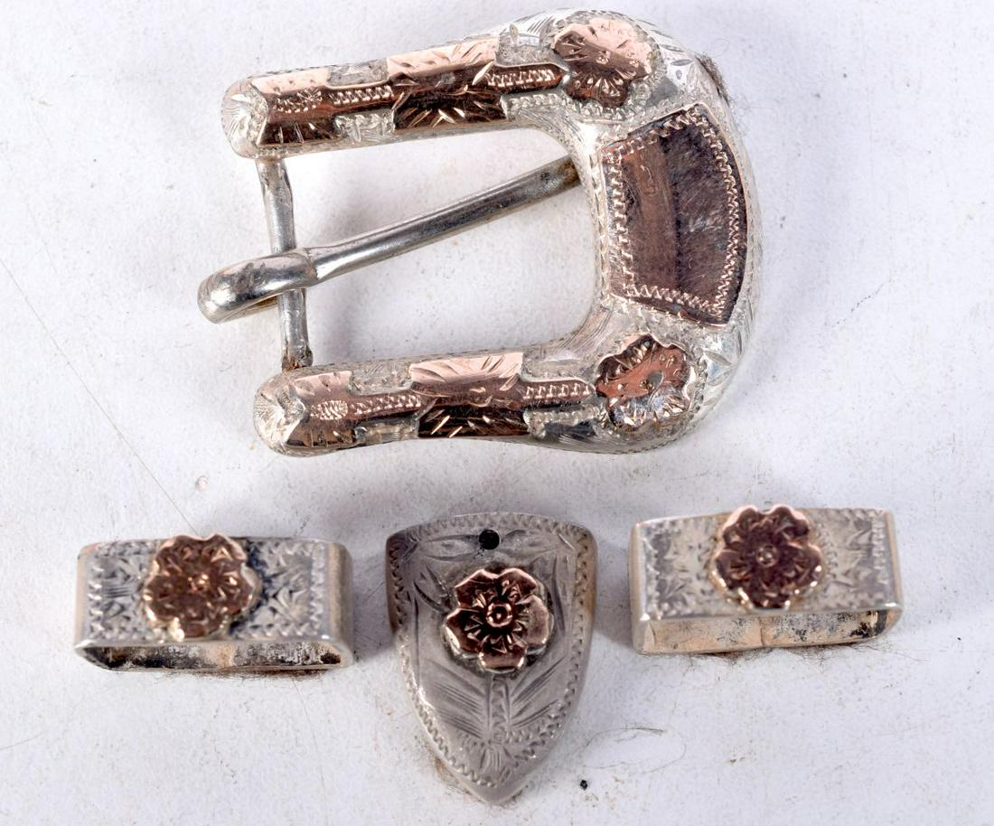 AN UNUSUAL AMERICAN VINTAGE SILVER AND 10K GOLD BUCKLE. 36.9 grams. 4 cm x 3.5 cm.: AN UNUSUAL AMERICAN VINTAGE SILVER AND 10K GOLD BUCKLE. 36.9 grams. 4 cm x 3.5 cm.