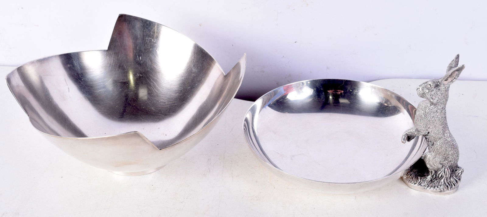 SILVER PLATED RING TRAY MADE BY REED & BARTON WITH A HARE STANDING ON ITS HAUNCHES TOGETHER WITH ELS: SILVER PLATED RING TRAY MADE BY REED & BARTON WITH A HARE STANDING ON ITS HAUNCHES TOGETHER WITH ELSA RADY / SWID POWELL SIGNED SILVER PLATE MODERNIST WING BOWL. Ring tray indistinctly signed. Largest