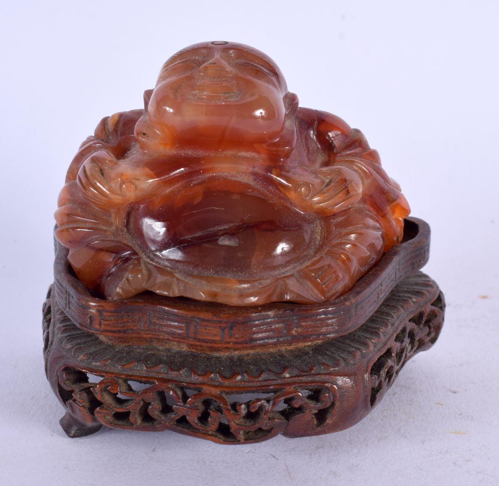 A SMALL 19TH CENTURY CHINESE CARVED AGATE FIGURE OF A BUDDHA Qing. 8 cm x 7 cm. (1 of 6)