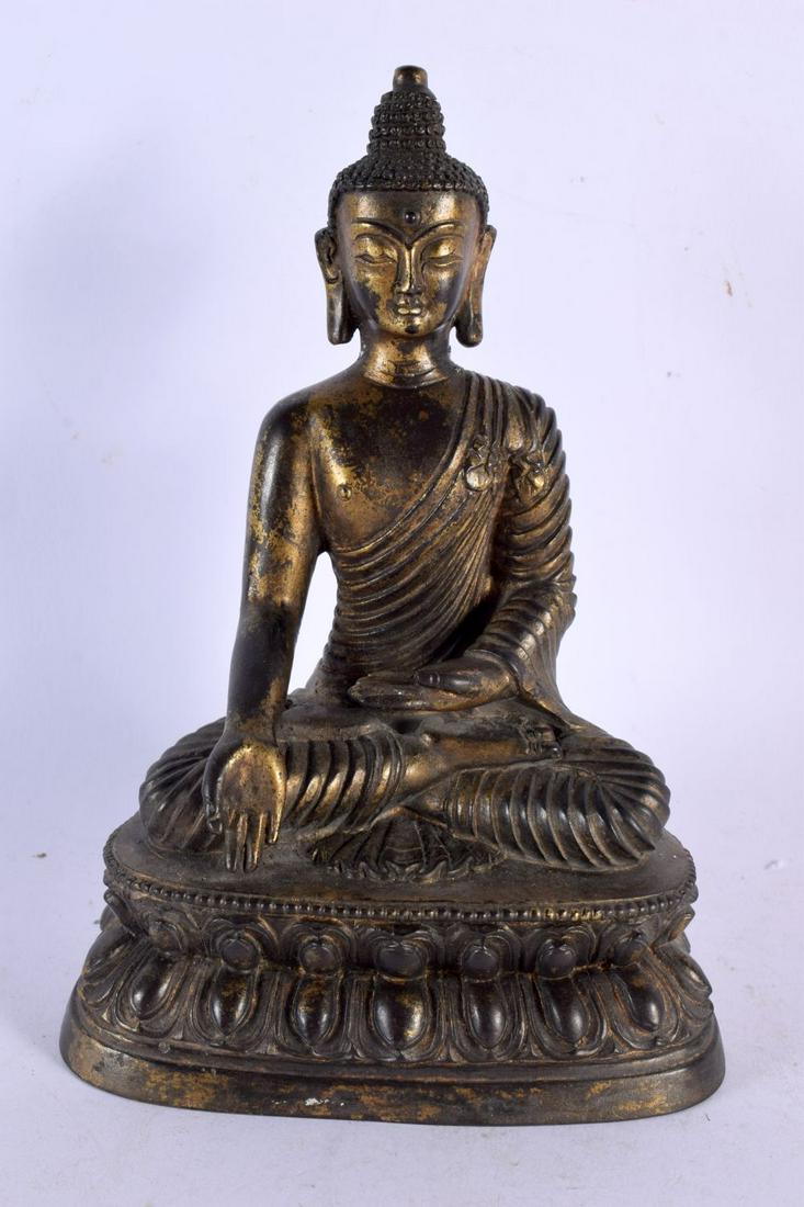 A 19TH CENTURY SINO TIBETAN BRONZE FIGURE OF A BUDDHA Qing. 22 cm x 12 cm.: A 19TH CENTURY SINO TIBETAN BRONZE FIGURE OF A BUDDHA Qing. 22 cm x 12 cm.