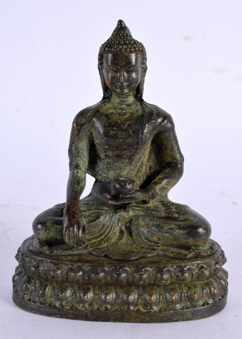 A CHINESE TIBETAN BRONZE BUDDHA 20th Century. 11 cm x 6 cm.: A CHINESE TIBETAN BRONZE BUDDHA 20th Century. 11 cm x 6 cm.